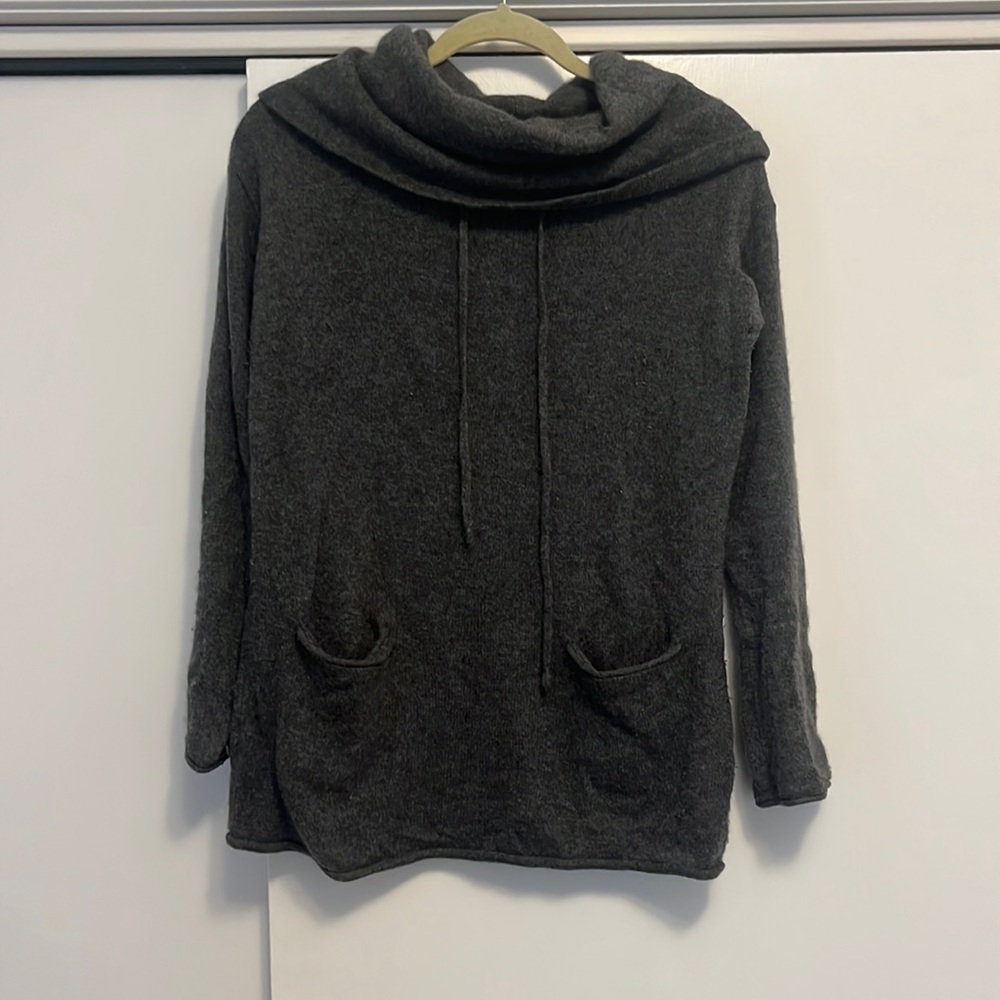 Cowl neck cashmere sweat with pockets and draw string details! Size XS